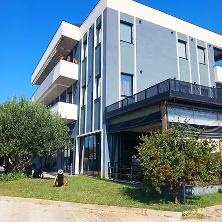 Karavastaja Hotel *