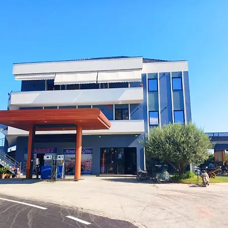 Hotel Karavastaja *